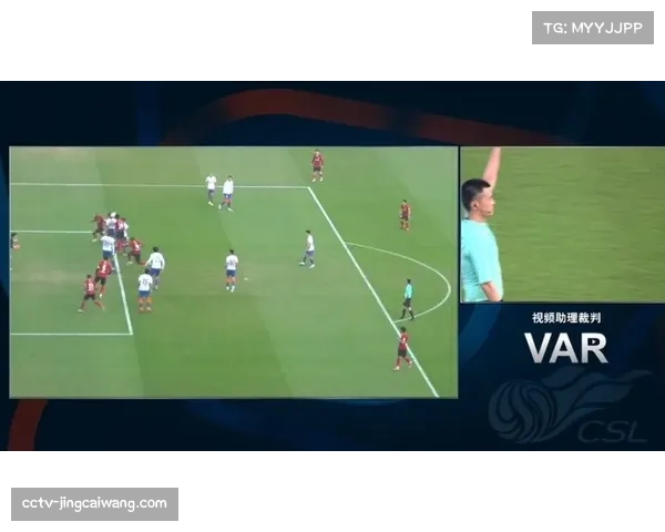 VAR回看进球是否有效,焦点在于发起进攻的抢断是否构成犯规 VAR回看进球是否有效,焦点在于发起进攻的抢断是否构成犯规